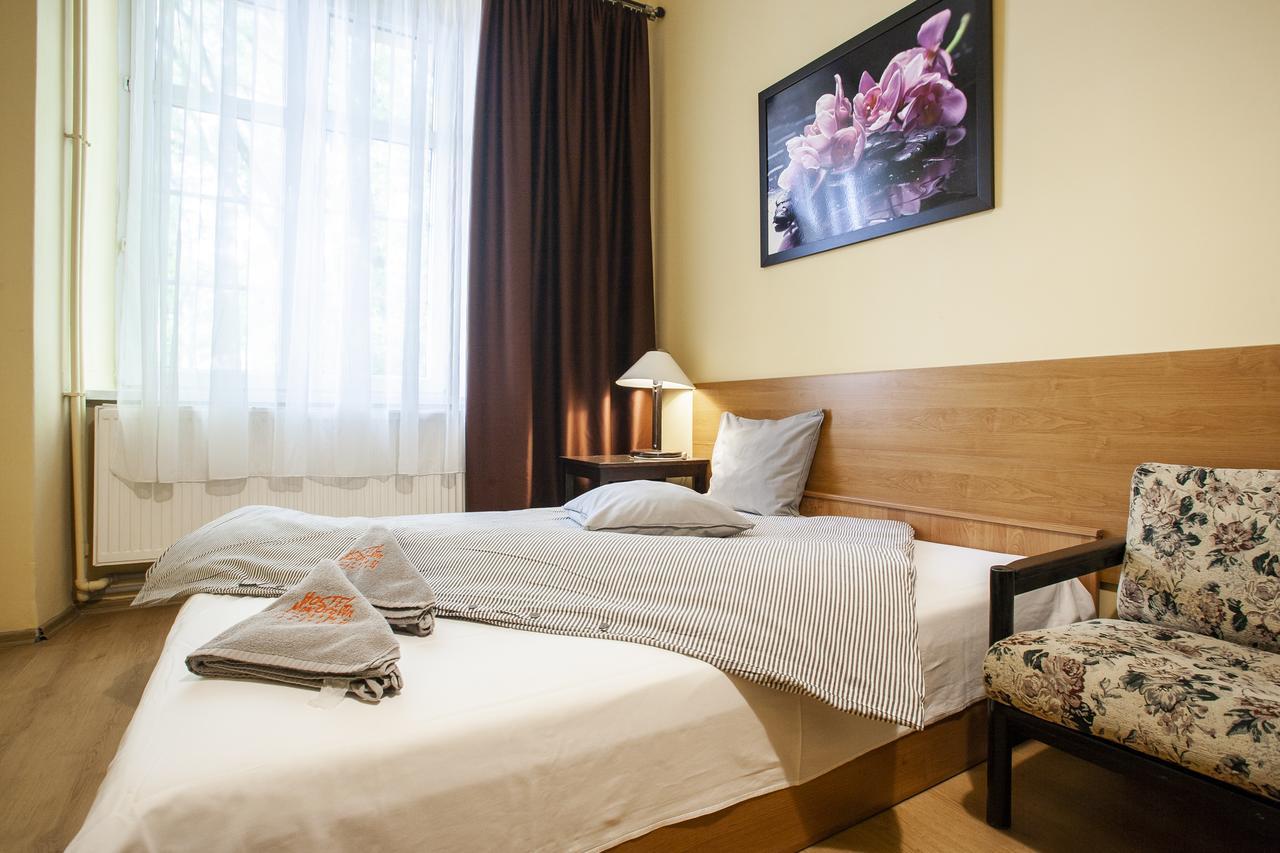 Bed and Breakfast Momotown Privates Краков Экстерьер фото