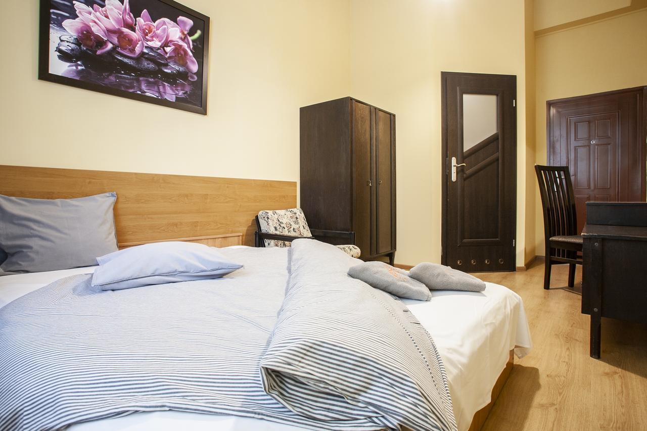 Bed and Breakfast Momotown Privates Краков Экстерьер фото